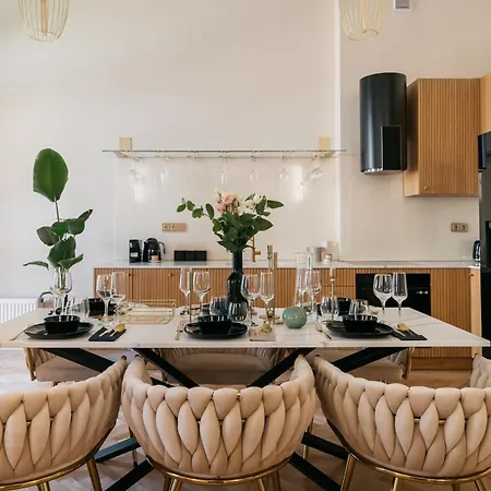 Old Town Oasis - Loftaffair Apartman