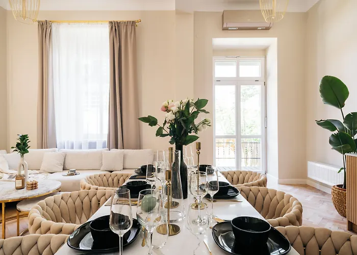 Апартаменты Old Town Oasis - Bespoke *