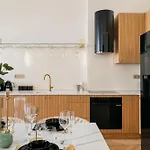 Apartment Old Town Oasis - Bespoke *