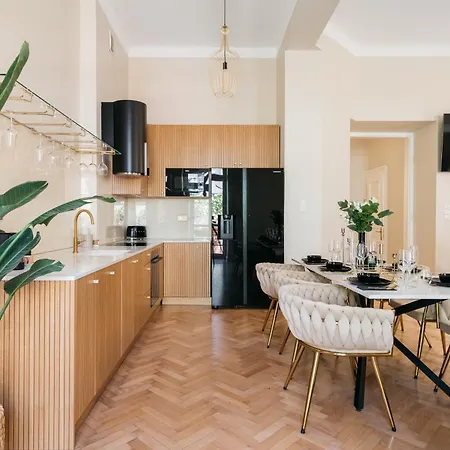 Old Town Oasis - Bespoke Apartments Krasków